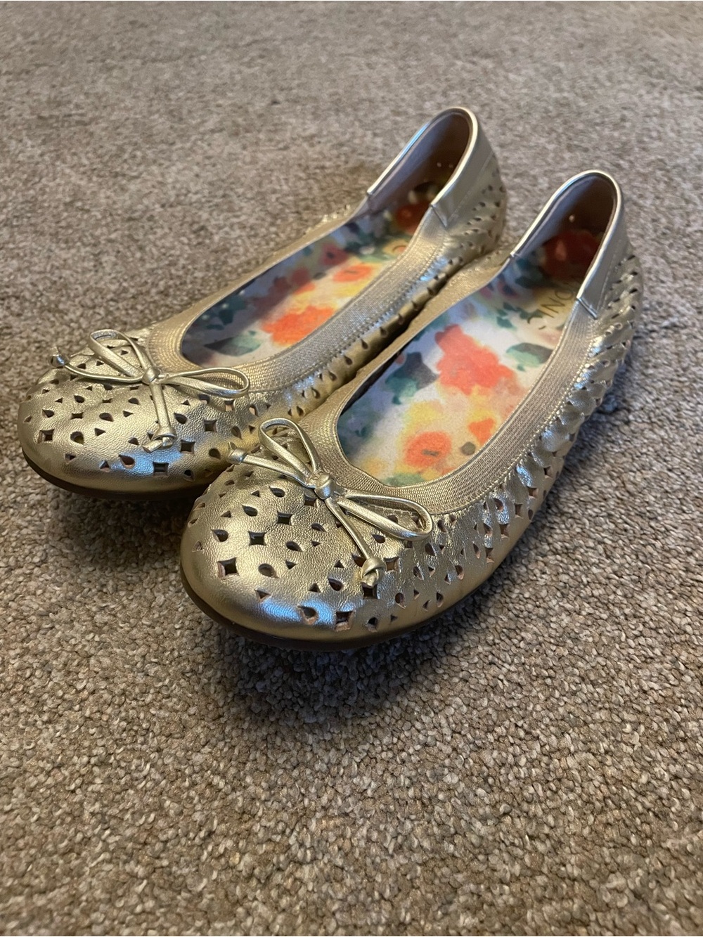 Vionic Spark Surin Women’s Metallic Gold Cutout Ballet Flats with Bow Size 8.5